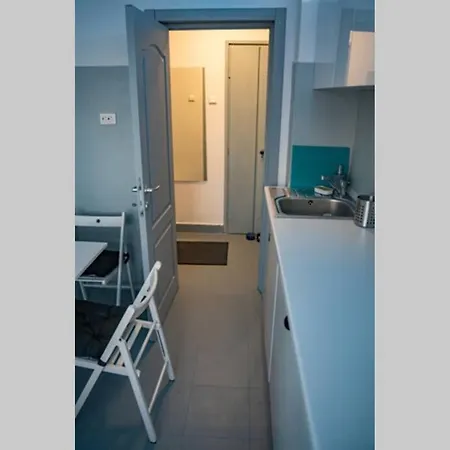 Modern 1 Bedroom In Center! *